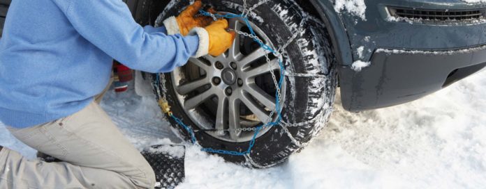 WinterWeather_SnowChainsAndTires_01