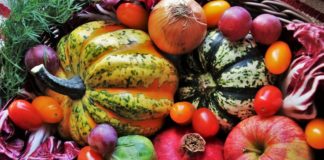 Dona alla Caritas la frutta e la verdura invenduta