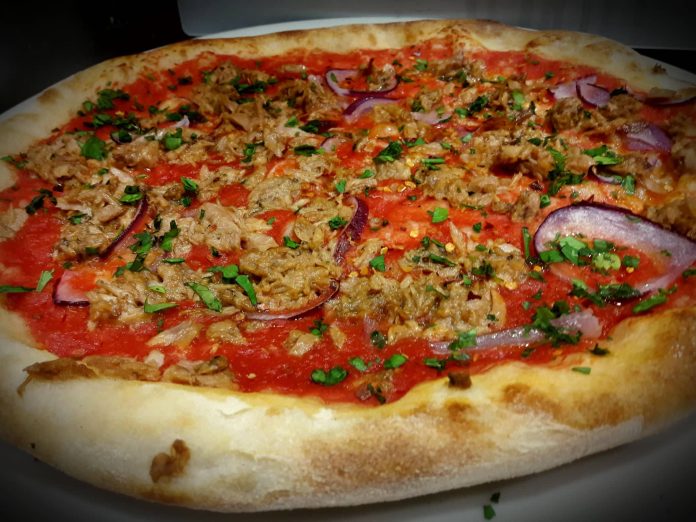 Pizza tonno e cipolla Pizza tonno e cipolla