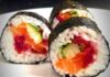 sushi di salmone e zucchine